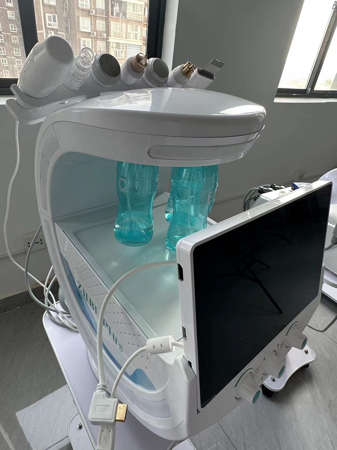 7in1ハイドロダーマブレーション・ハイドラフェイシャルマシ - Hydro Facial Machine 7 In 1 のレビューと価格