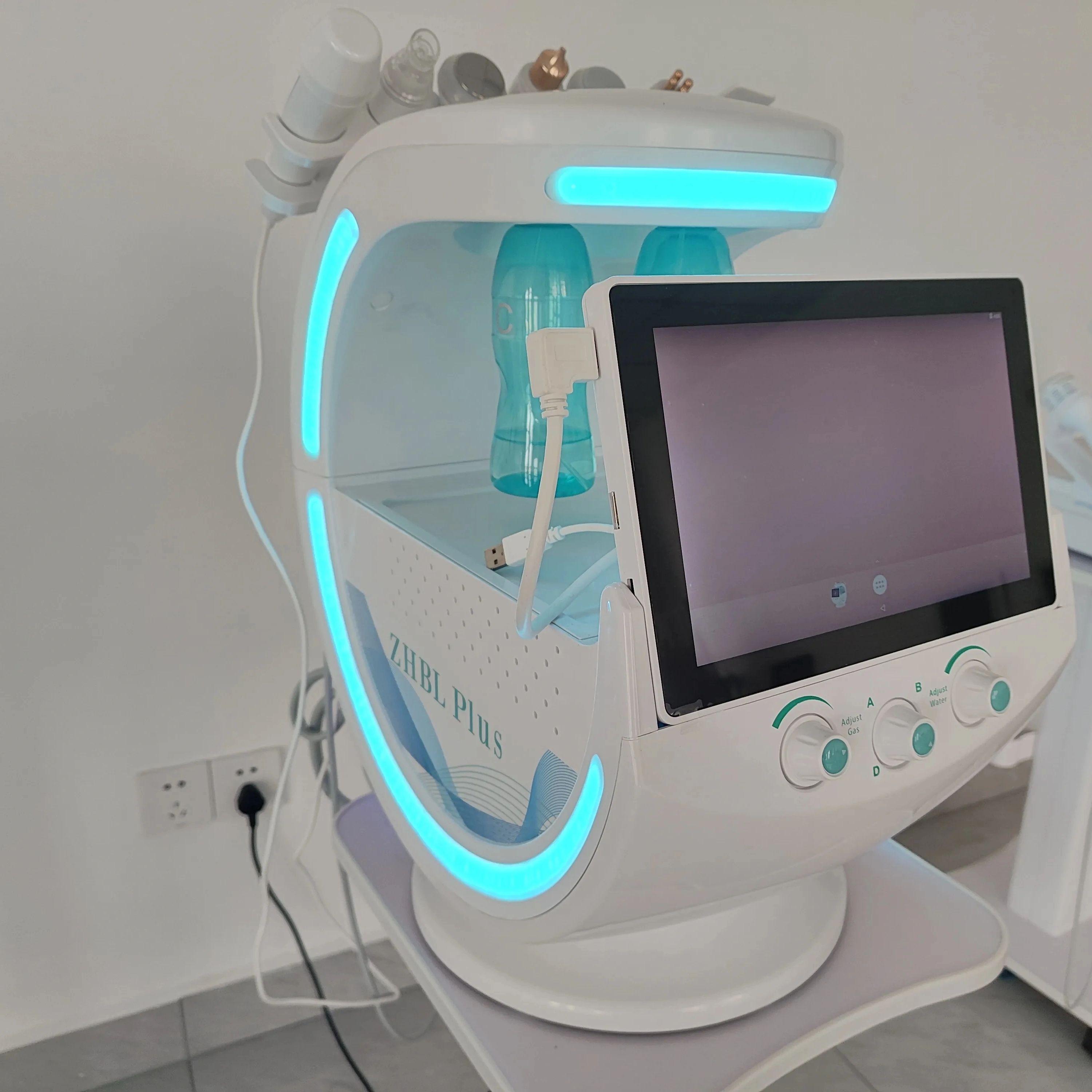 スマートアイスブループラス 7-in-1 ハイドロフェイシャ - Hydro Facial Machine 7 In 1 のレビューと価格